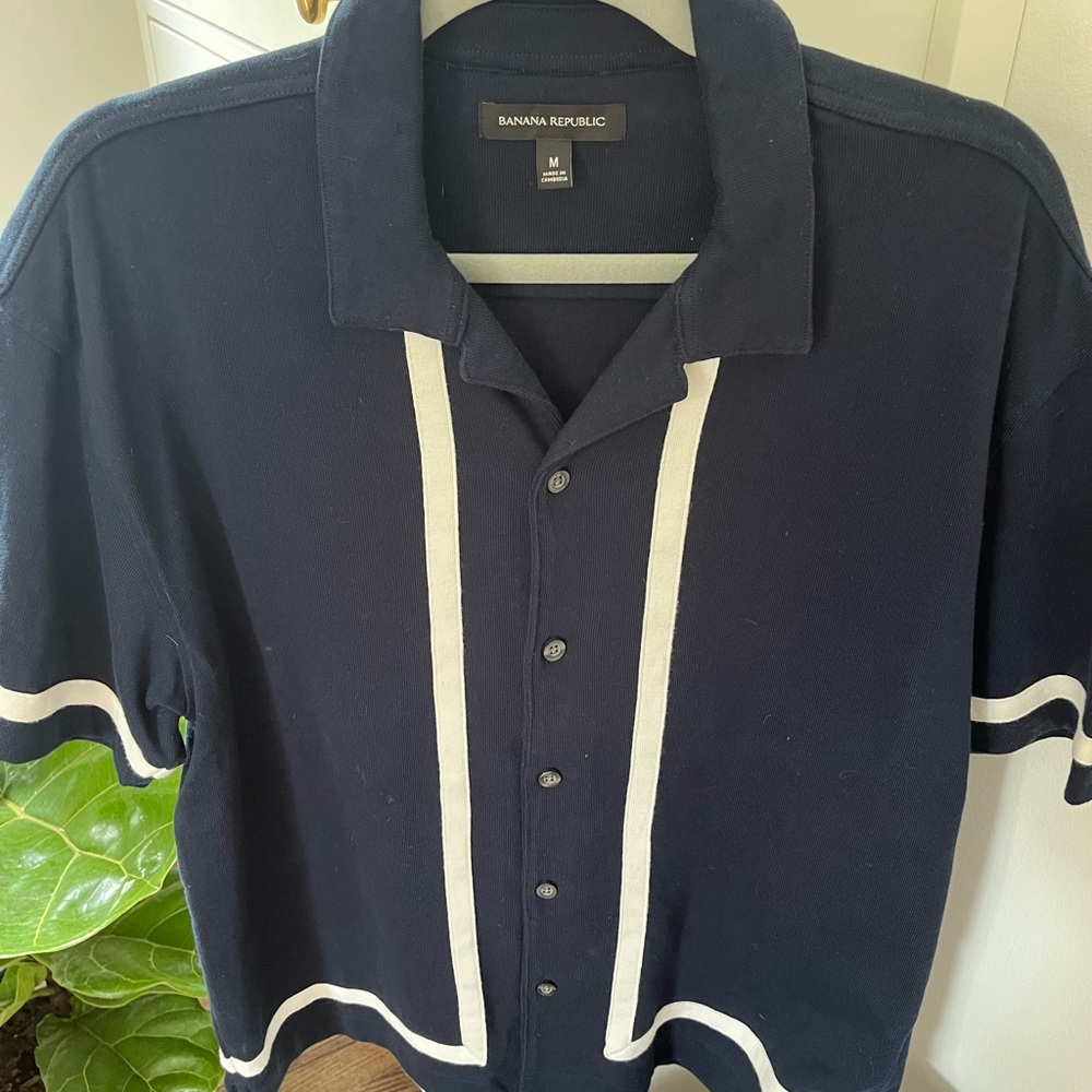 Banana Republic Men's Dark Blue Button Down Shirt